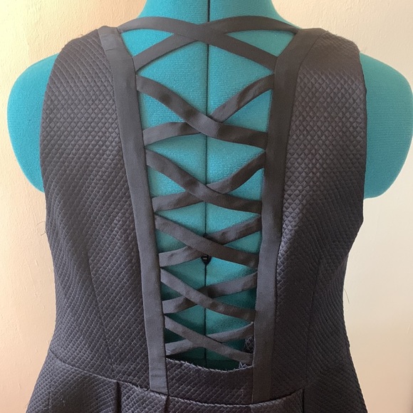 Nanette Lepore peplum top. - Picture 7 of 7